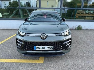 Second-hand VW Tayron R-line 193 CP (141 kW) 2025 Verde SUV