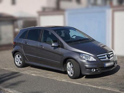Używany Mercedes B200 Sport Edition 140 KM (102 kW) 2010 Szary Minivan