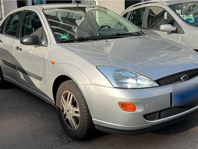 Usata Ford Focus 101 CV (74 kW) 2001 Grigio Berlina