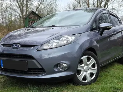 Gebraucht Ford Fiesta Champions Edition 82 PS (60 kW) 2012 Grau Limousine