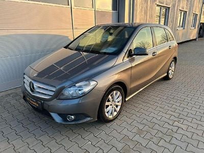 Grau Gebraucht 2012 Mercedes B180 Van / Kleinbus | 9.490 € (Fairer Preis)