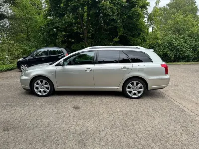 Gebraucht Toyota Avensis Executive 147 PS (108 kW) 2004 Silber Limousine