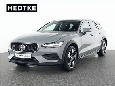 Grau Gebraucht 2023 Volvo V60 CC Plus Kombi | 44.550 € (Teuer)
