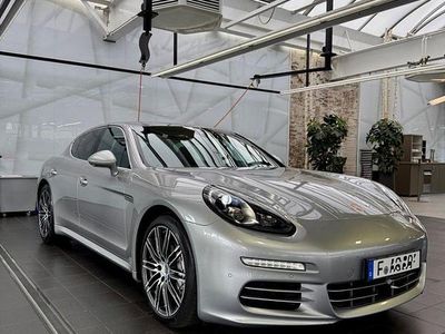 Porsche Panamera 4S