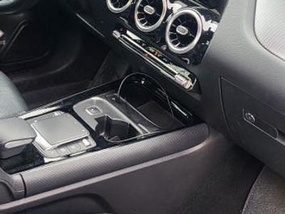 Beige Gebraucht 2021 Mercedes B180 Van / Kleinbus | 14.900 € (Fairer Preis)