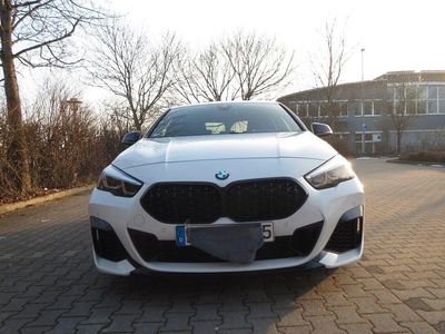 Weiß Gebraucht 2022 BMW M235 Comfort Edition Coupé | 34.800 € (Etwas zu teuer)