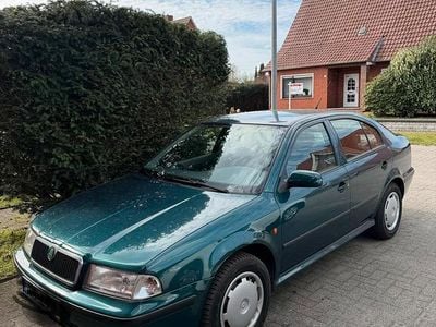 Usata Skoda Octavia 75 CV (55 kW) 1997 Verde Berlina