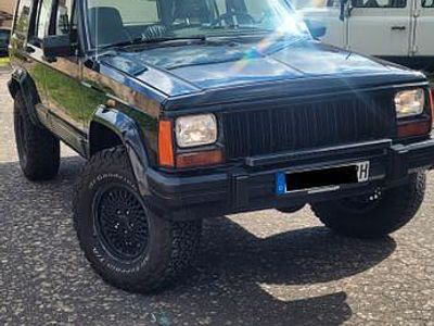 Second-hand Jeep Cherokee 184 CP (135 kW) 1994 Negru SUV