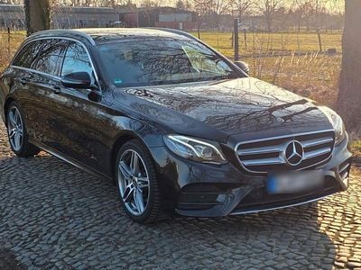 Gebraucht Mercedes E220 AMG 194 PS (142 kW) 2018 Schwarz Kombi