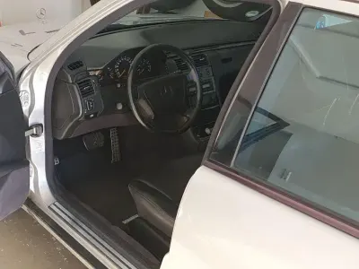 Gebraucht Mercedes E320 Avantgarde 224 PS (164 kW) 1998 Silber Limousine
