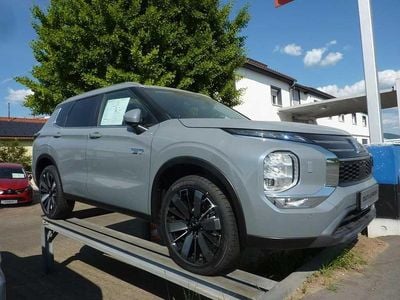 Neu Mitsubishi Outlander P-HEV Intro Edition 306 PS (225 kW) 2026 Mondsteingrau SUV