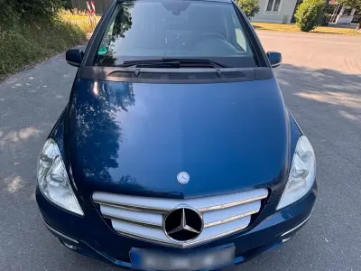Gebraucht Mercedes B180 109 PS (80 kW) 2009 Blau Van / Kleinbus