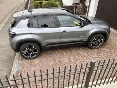 Käytetty Jeep Avenger EV Summit 114 kW (156 HP) 2023 Harmaa Katumaasturi