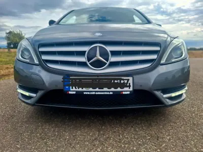 Gebraucht Mercedes B180 122 PS (89 kW) 2012 Grau Kleinwagen
