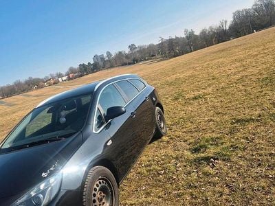 Schwarz Gebraucht 2013 Opel Astra Kombi | 5.499 € (Teuer)