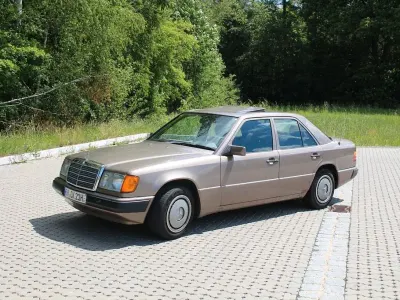 Gebraucht Mercedes 200 118 PS (86 kW) 1990 Braun Limousine