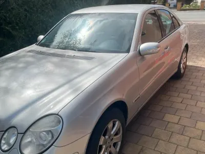 Gebraucht Mercedes E240 177 PS (130 kW) 2003 Silber Limousine