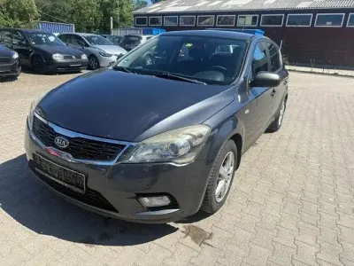 Gebraucht Kia Ceed 109 PS (80 kW) 2011 Grau Kleinwagen