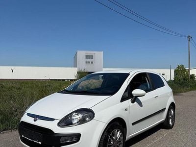 Usata Fiat Punto Life 69 CV (50 kW) 2011 Bianco Utilitaria