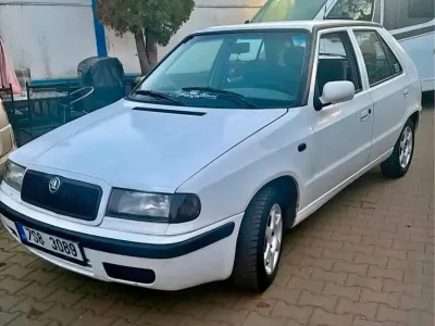 Używany Skoda Felicia 68 KM (50 kW) 1998 Biały Sedan/Limuzyna