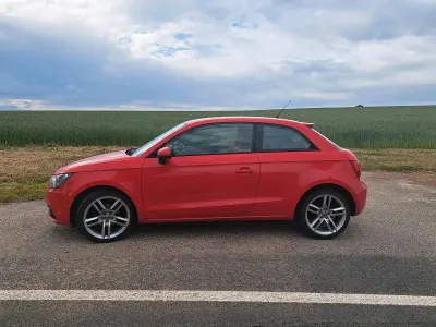 Gebraucht Audi A1 86 PS (63 kW) 2011 Rot Kleinwagen