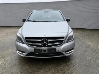 Gebraucht Mercedes B200 156 PS (114 kW) 2012 Silber Van / Kleinbus