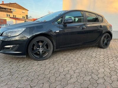 Schwarz Gebraucht 2015 Opel Astra Limousine | 6.400 €
