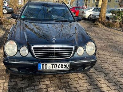 Gebraucht Mercedes E220 Avantgarde 143 PS (105 kW) 2002 Blau Kombi