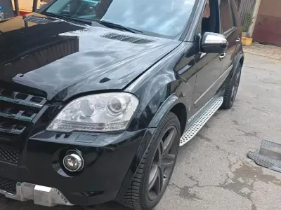 Używany Mercedes ML63 AMG 510 KM (375 kW) 2010 Czarny SUV