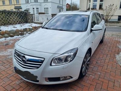 Weiß Gebraucht 2012 Opel Insignia Limousine | 3.800 € (Fairer Preis)
