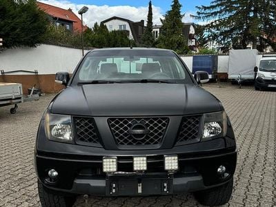 Schwarz Gebraucht 2010 Nissan Navara Abholung | 12.500 € (Teuer)