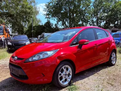 Gebraucht Ford Fiesta Trend 60 PS (44 kW) 2009 Rot Limousine