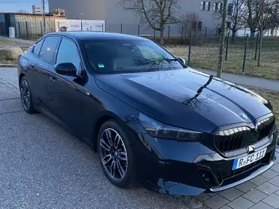 Gebraucht BMW 520 M Sport 208 PS (152 kW) 2023 Schwarz Limousine