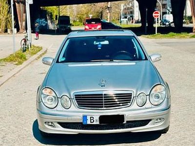 Gebraucht Mercedes E240 179 PS (131 kW) 2002 Silber Limousine