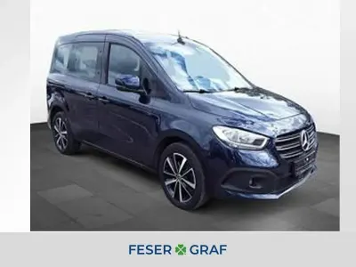 Używany Mercedes T180 116 KM (85 kW) 2024 Niebieski Minivan