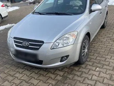 Gebraucht Kia Ceed 109 PS (80 kW) 2009 Silber Kleinwagen