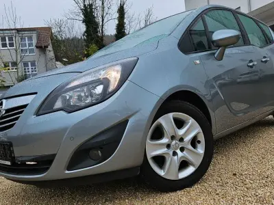 Używany Opel Meriva 140 KM (102 kW) 2013 Srebrny Minivan