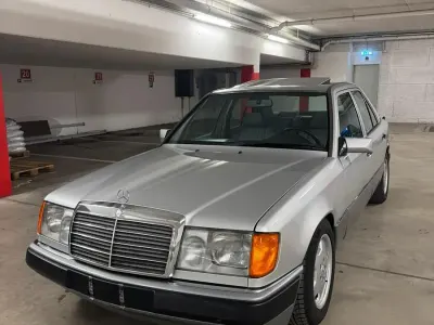 Gebraucht Mercedes E230 1991 Silber Limousine