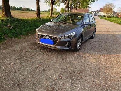 Gebraucht Hyundai i30 99 PS (72 kW) 2017 Grau Kombi