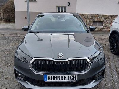 Neu Skoda Fabia Essence 95 PS (69 kW) 2026 Grau Limousine