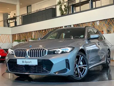 Gebraucht BMW 330 M Sport 245 PS (180 kW) 2024 Grau Kombi