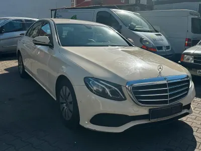 Gebraucht Mercedes E200 150 PS (110 kW) 2019 Gelb Limousine