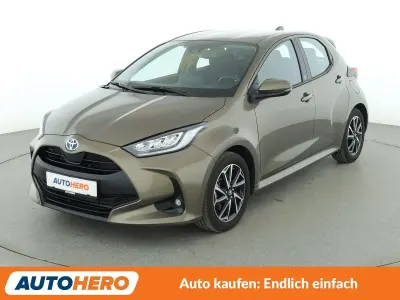 Gebraucht Toyota Yaris Hybrid Team 116 PS (85 kW) 2022 Grün Kleinwagen