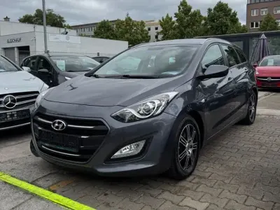 Gebraucht Hyundai i30 Trend 120 PS (88 kW) 2016 Grau Kombi