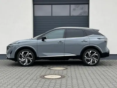 Neu Nissan Qashqai Tekna+ 158 PS (116 kW) 2026 Pearl white dach schwarz SUV