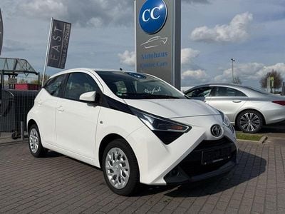 Second-hand Toyota Aygo X-play 72 CP (52 kW) 2021 Alb Hatchback