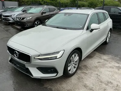 Gebraucht Volvo V60 Momentum 150 PS (110 kW) 2020 Grau Kombi