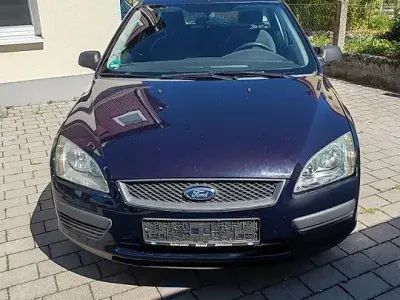 Używany Ford Focus 101 KM (74 kW) 2006 Purpurowy Kombi