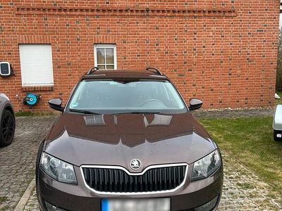 Gebraucht Skoda Octavia Elegance 150 PS (110 kW) 2015 Braun Kleinwagen