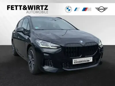 Gebraucht BMW 220 Active Tourer M Sport 163 PS (119 kW) 2025 Black sapphire Van / Kleinbus